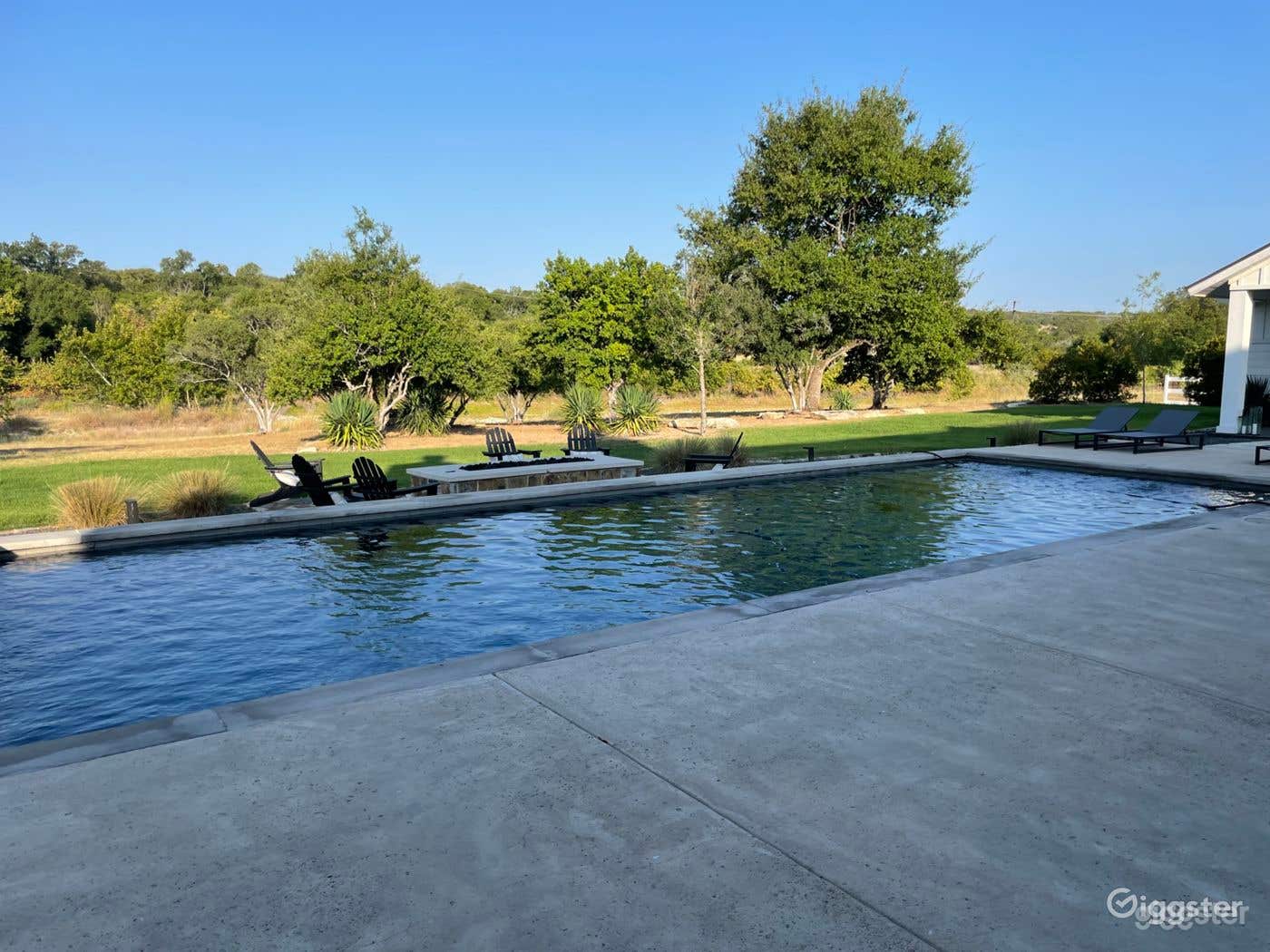 Beautiful Pool in a Modern Farm House between Onion Creek Photo 2