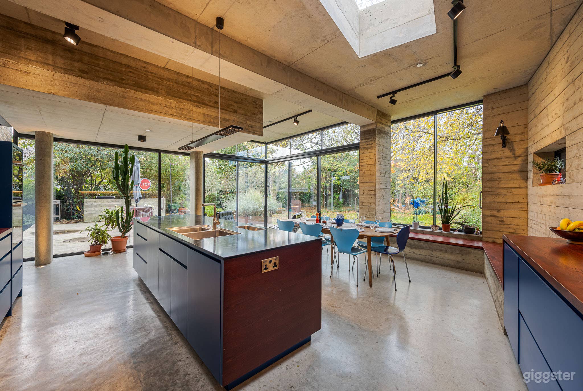 The Shrubbery  Photo 1