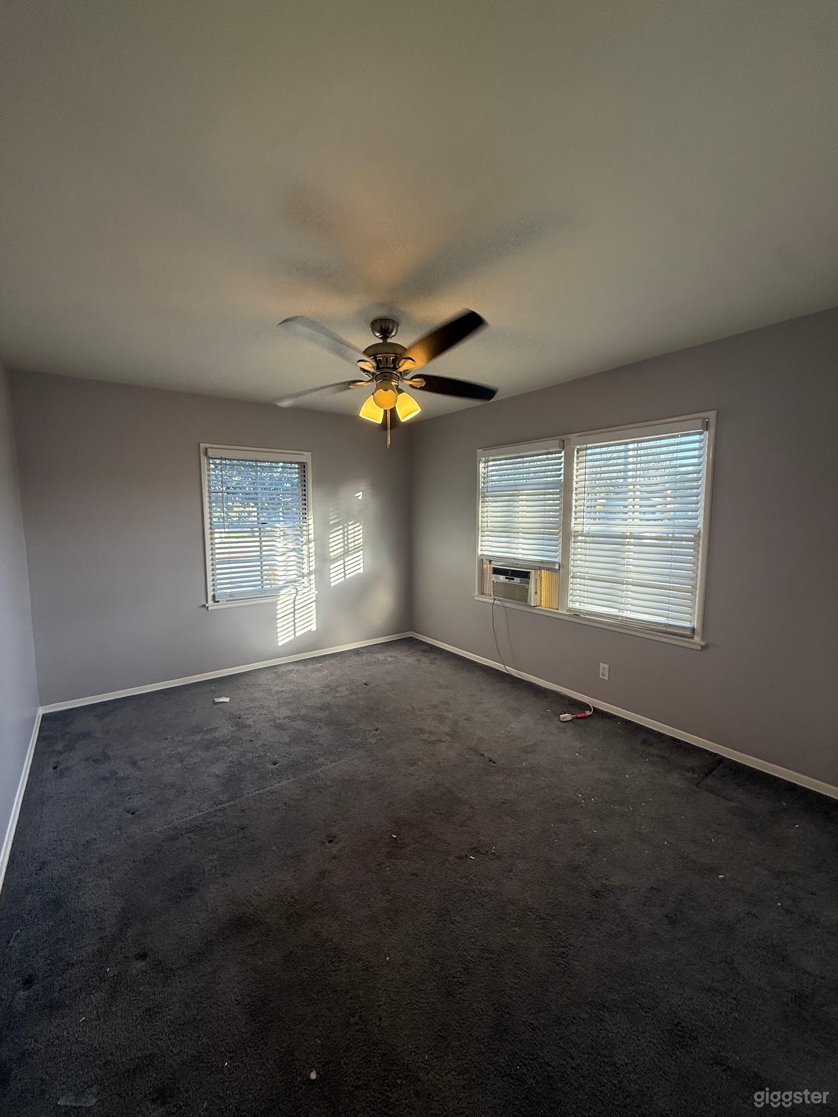 Stunning Classic Empty Apartment Lower Built In The Fifties Photo 1