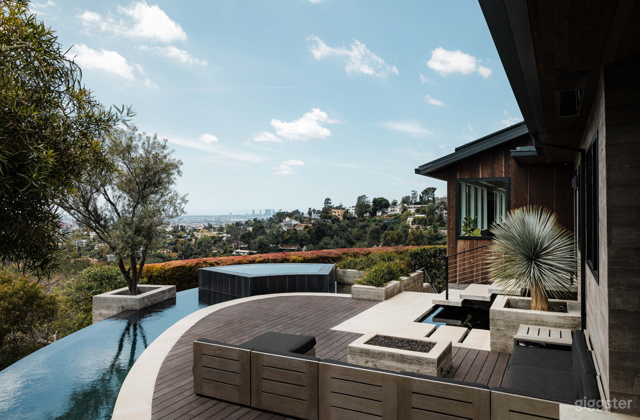 Architectural Home in the Hollywood Hills  Photo 3