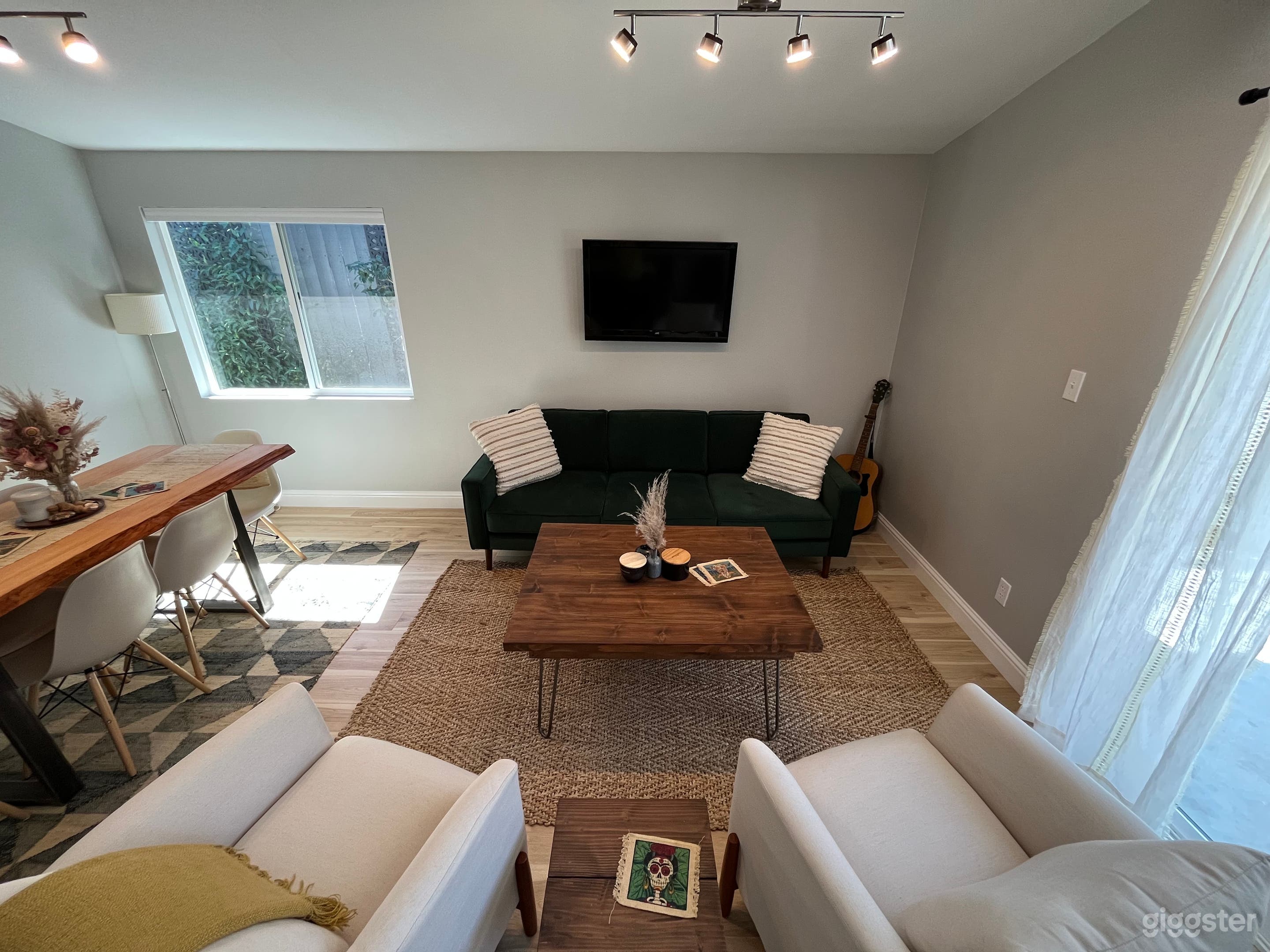 Roomy Mid Century Modern Home + Ample Outdoor Area Photo 3