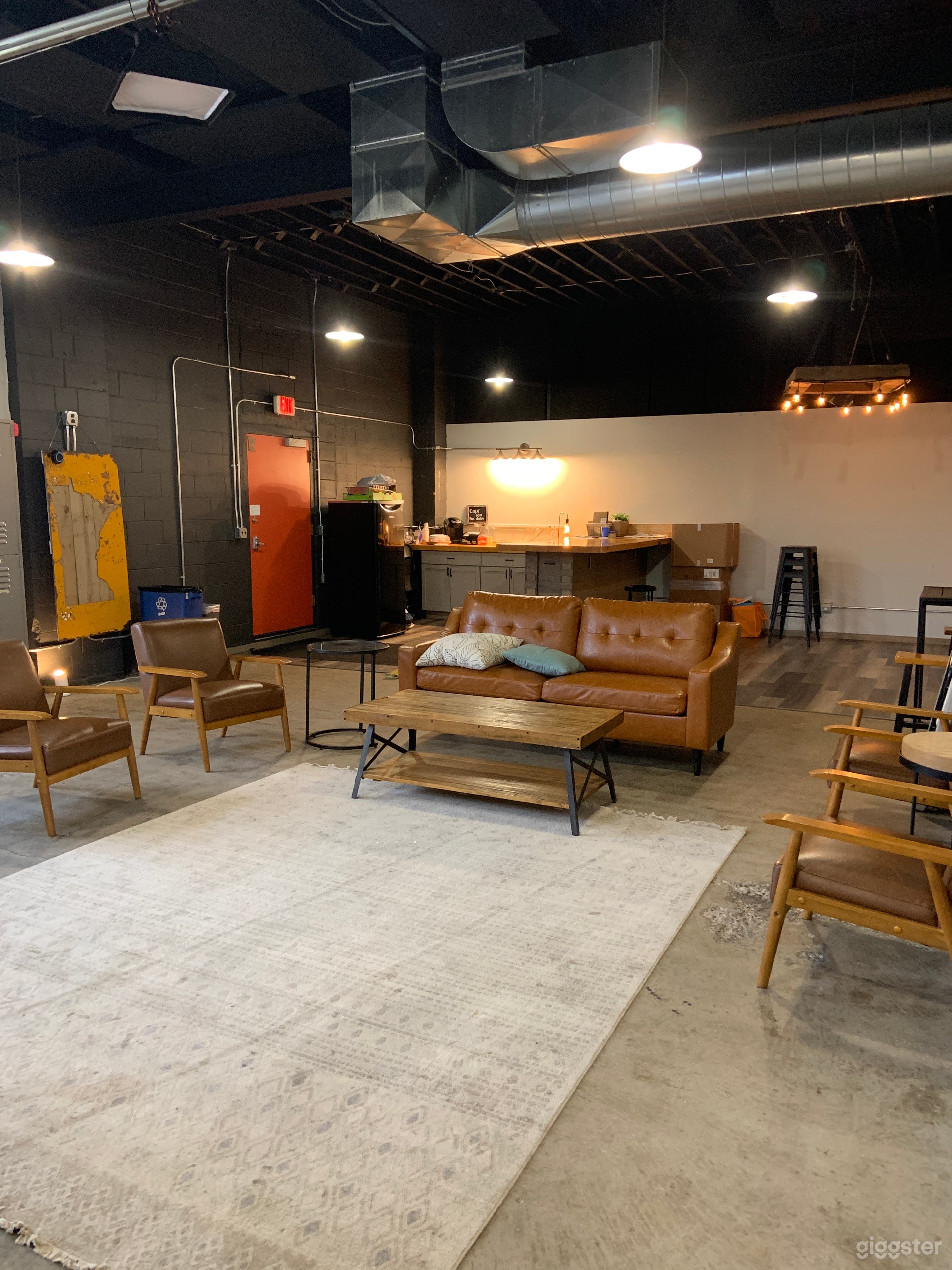 Studio Garage Photo 1