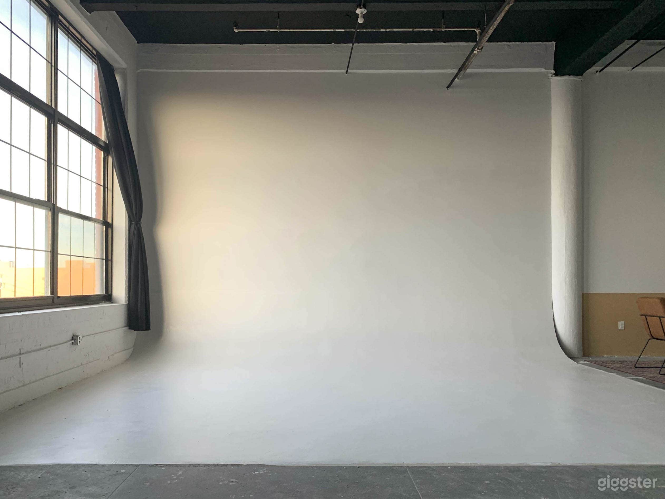 Huge studio with CYC wall in Bushwick Photo 2
