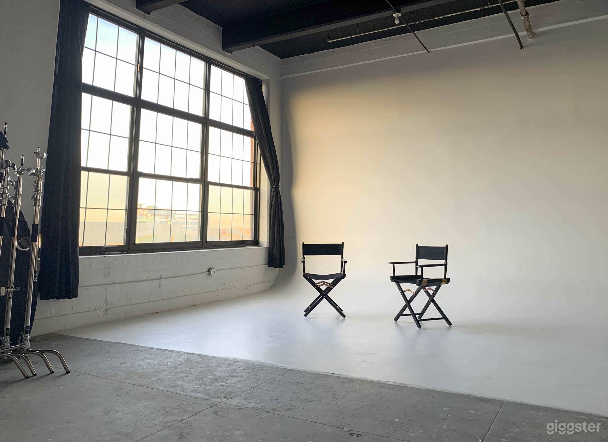Huge studio with CYC wall in Bushwick Photo 1