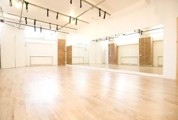 Bright Studio 1 with Aerial Rigging Photo 4