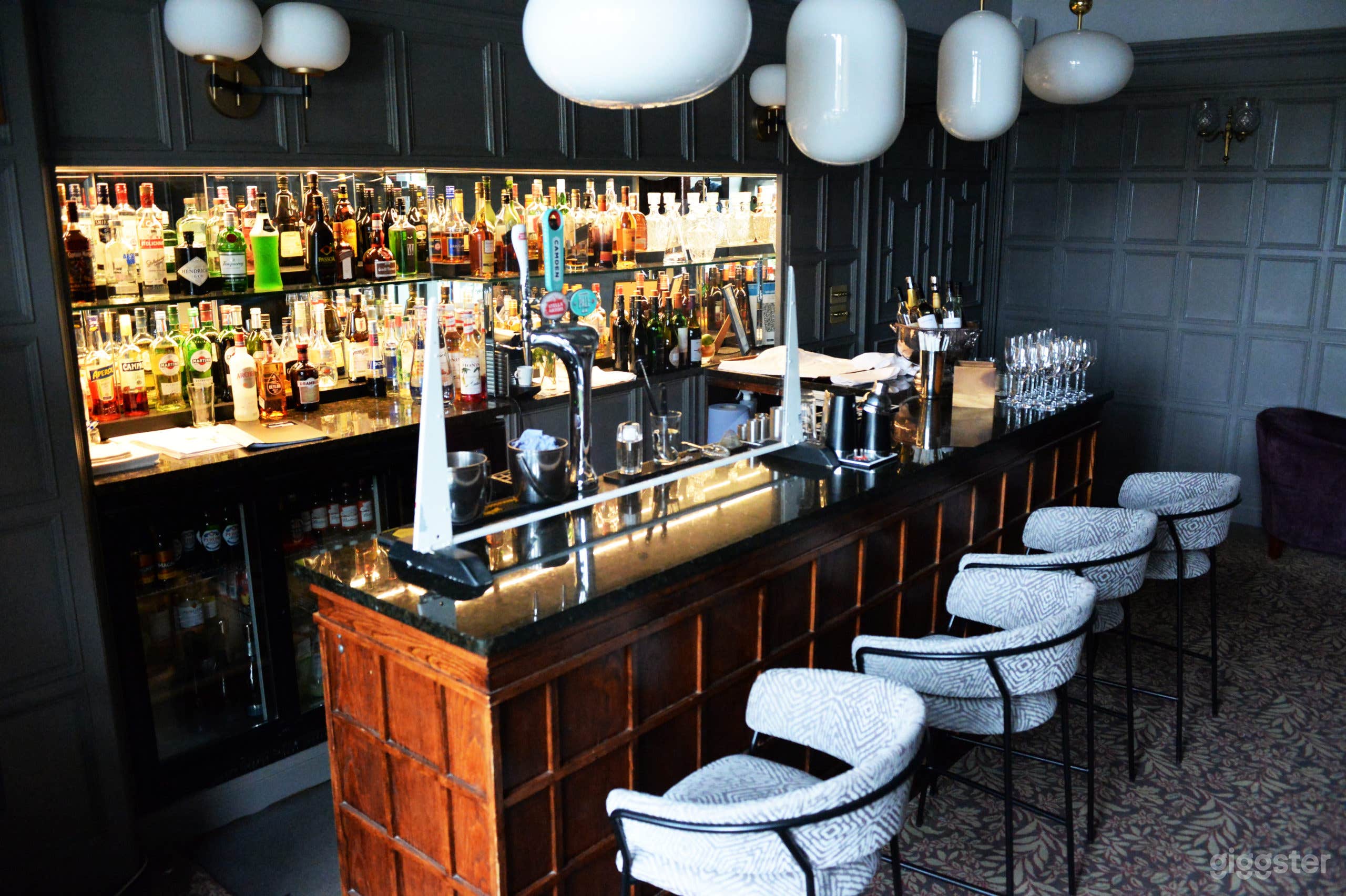 The Devy Bar and Lounge Photo 1