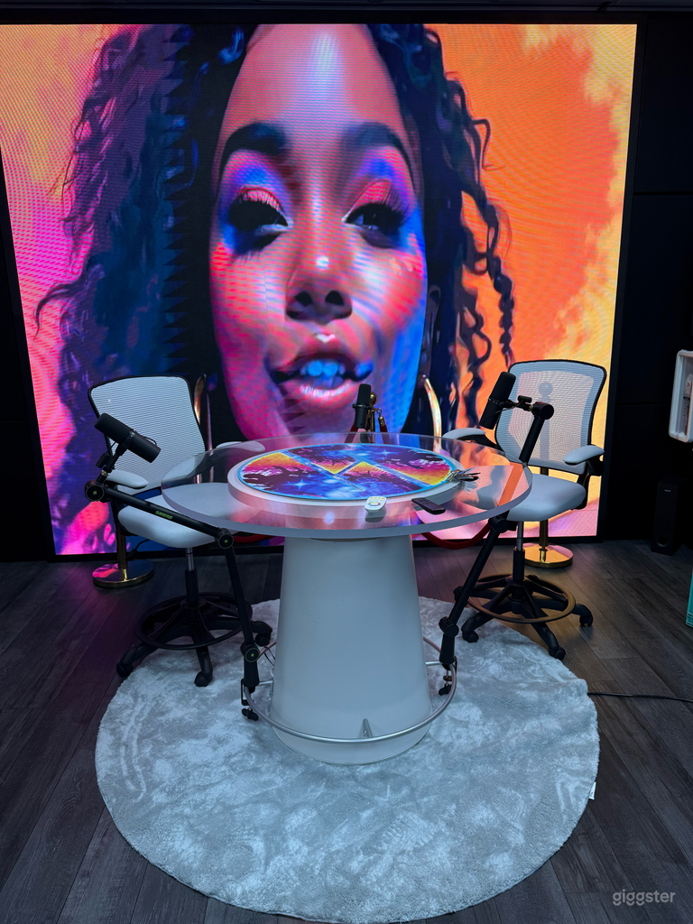  Ceek Studios - 2 Muri Video LED 