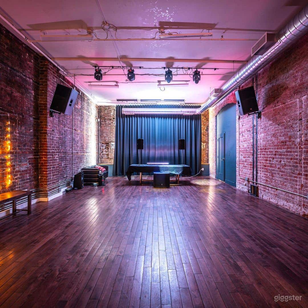 Historic Loft With Vintage Brick Walls Photo 4