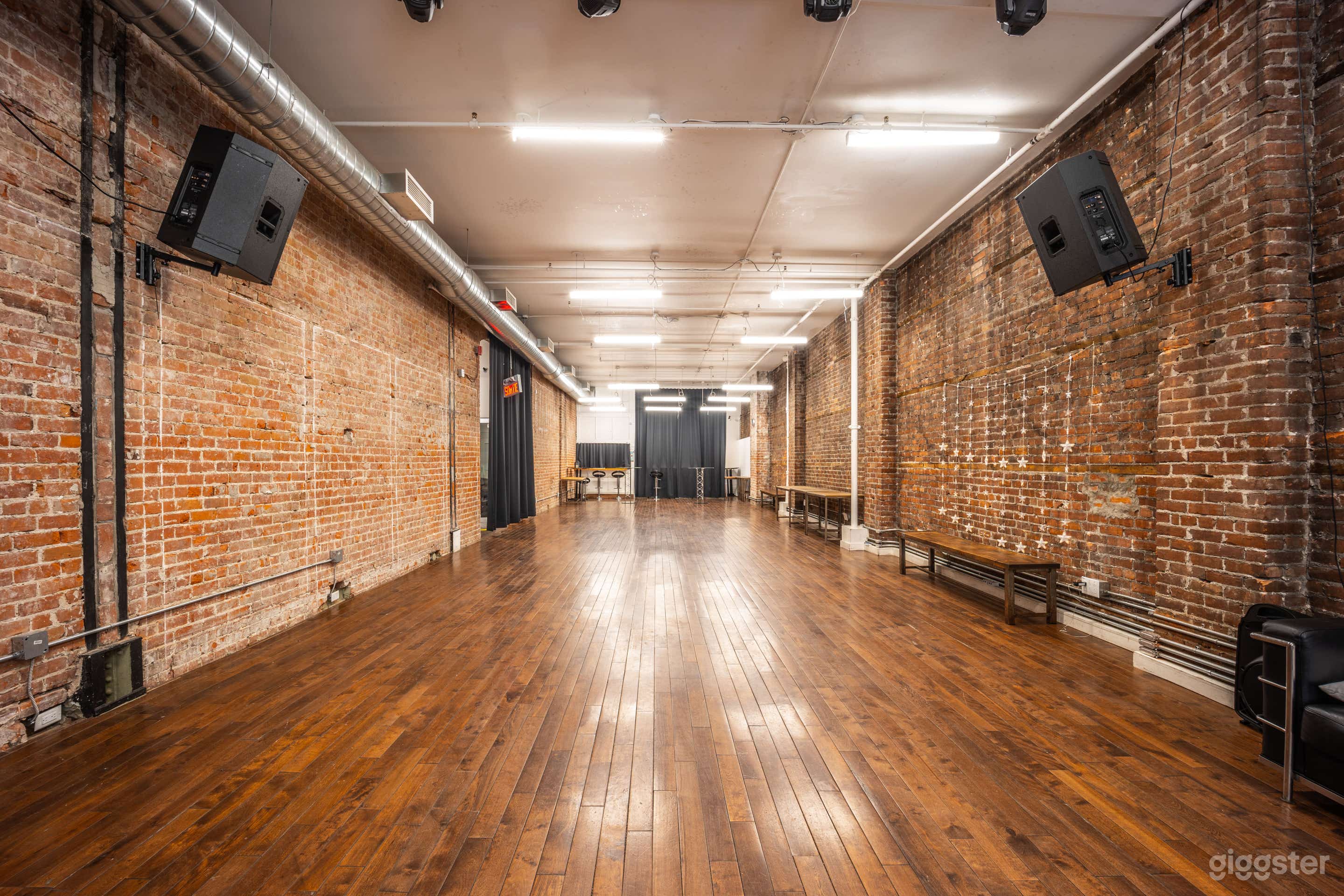 Historic Loft With Vintage Brick Walls Photo 2