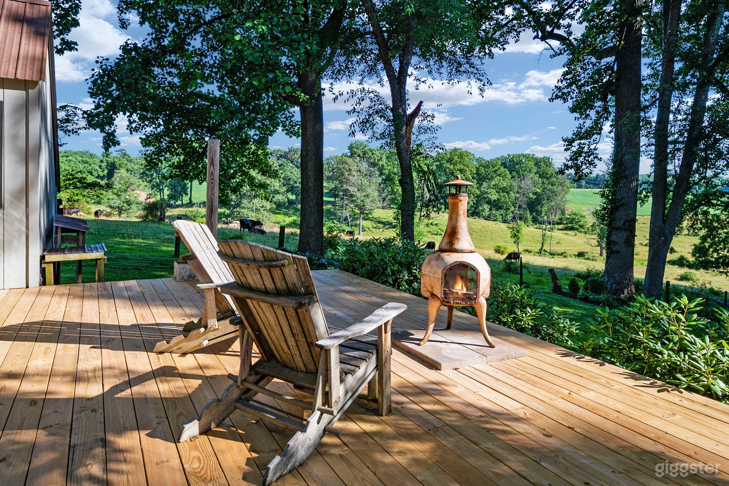 Mid-Century Modern Home w/Guest House Photo 2