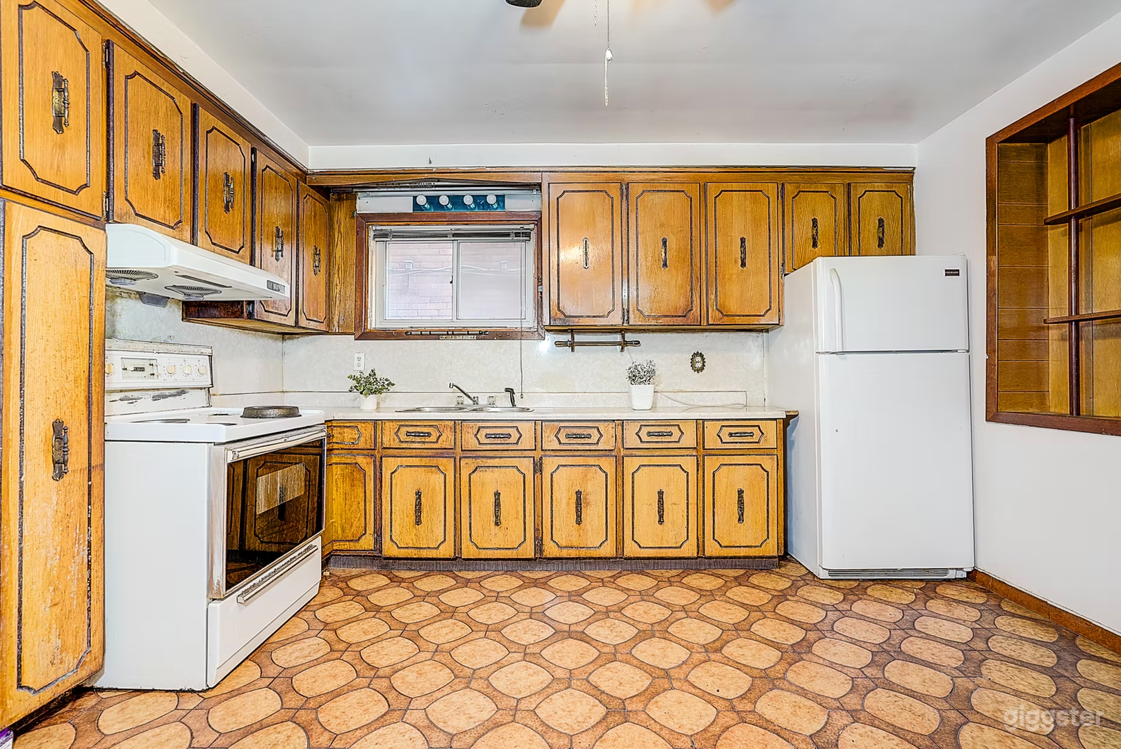 Archive 65 - Original 1960's House Photo 3