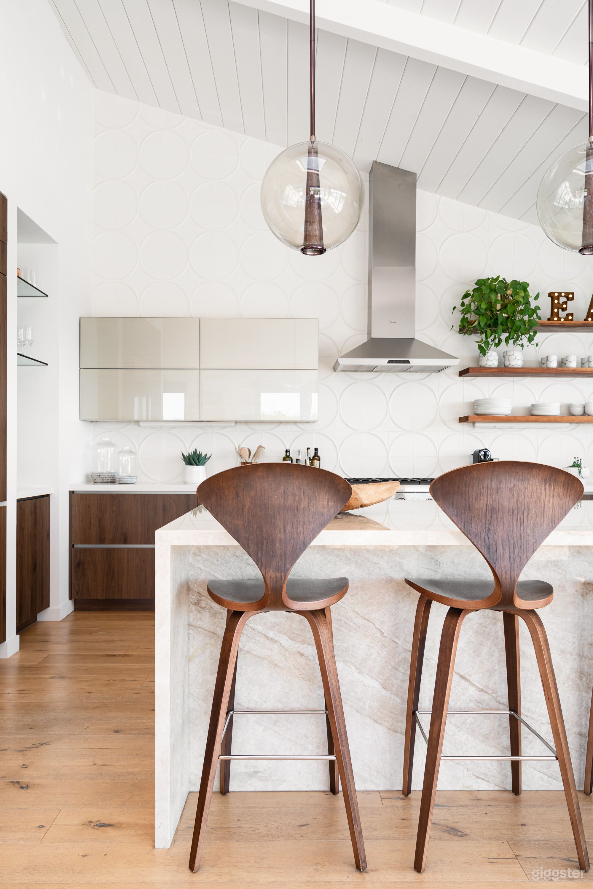 Contemporary Oasis with Panoramic Views Photo 3