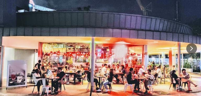   Amazing Outdoor Beer Bar in Singapore 