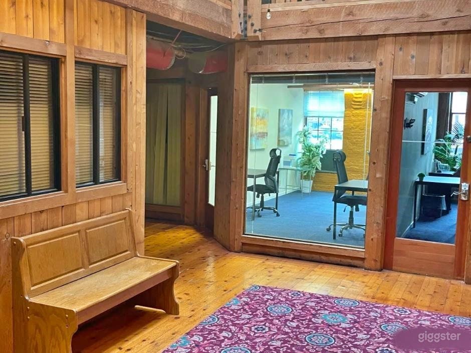 Suite 314- Elegant Gold Room Photo 4