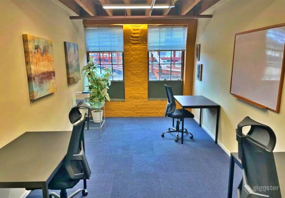 Suite 314- Elegant Gold Room Photo 1