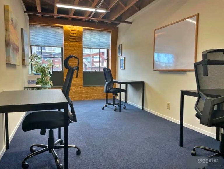  Suite 314- Elegant Gold Room 