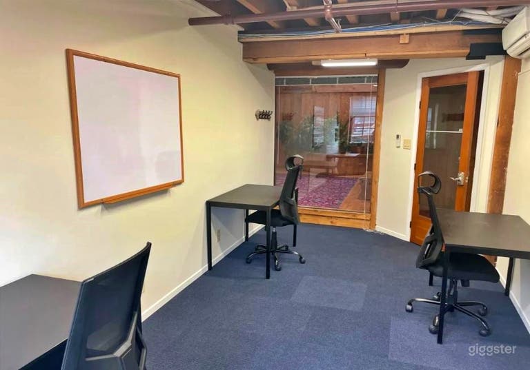  Suite 314- Elegant Gold Room 