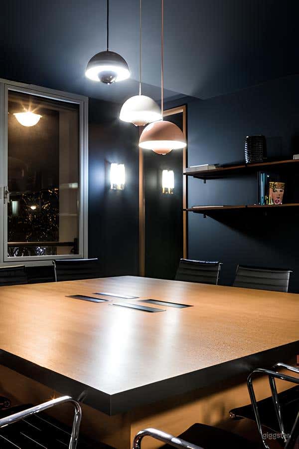 Photo de Elegant Board Room with View of the Seine  4