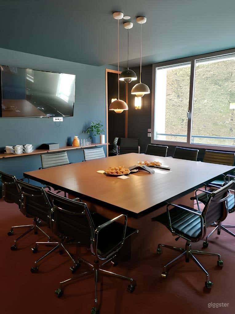 Photo de Elegant Board Room with View of the Seine  3