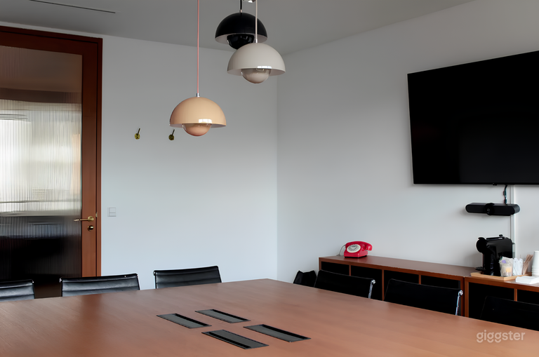  Elegant Board Room with View of the Seine  