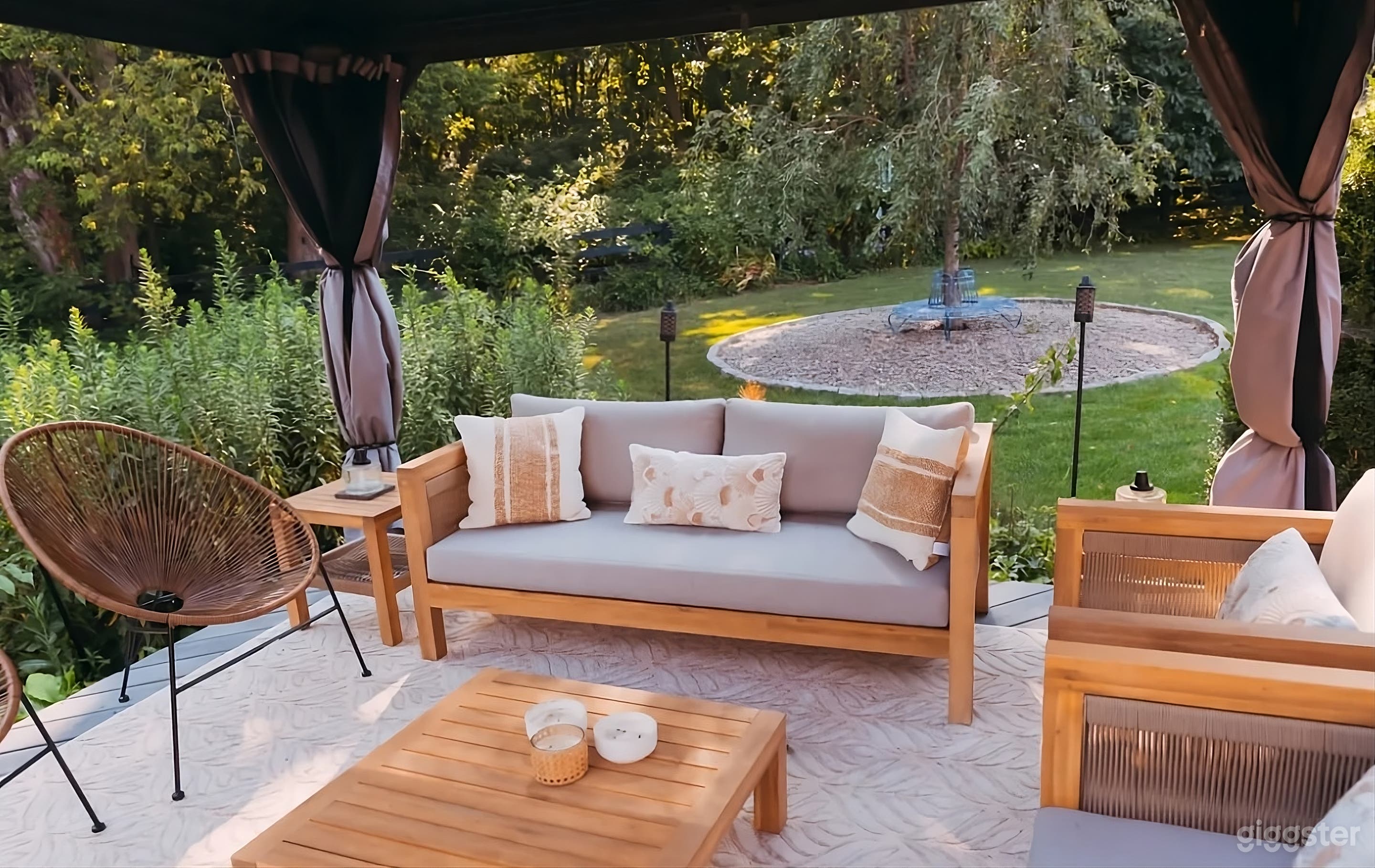 Relaxing and Versatile Backyard Photo 3