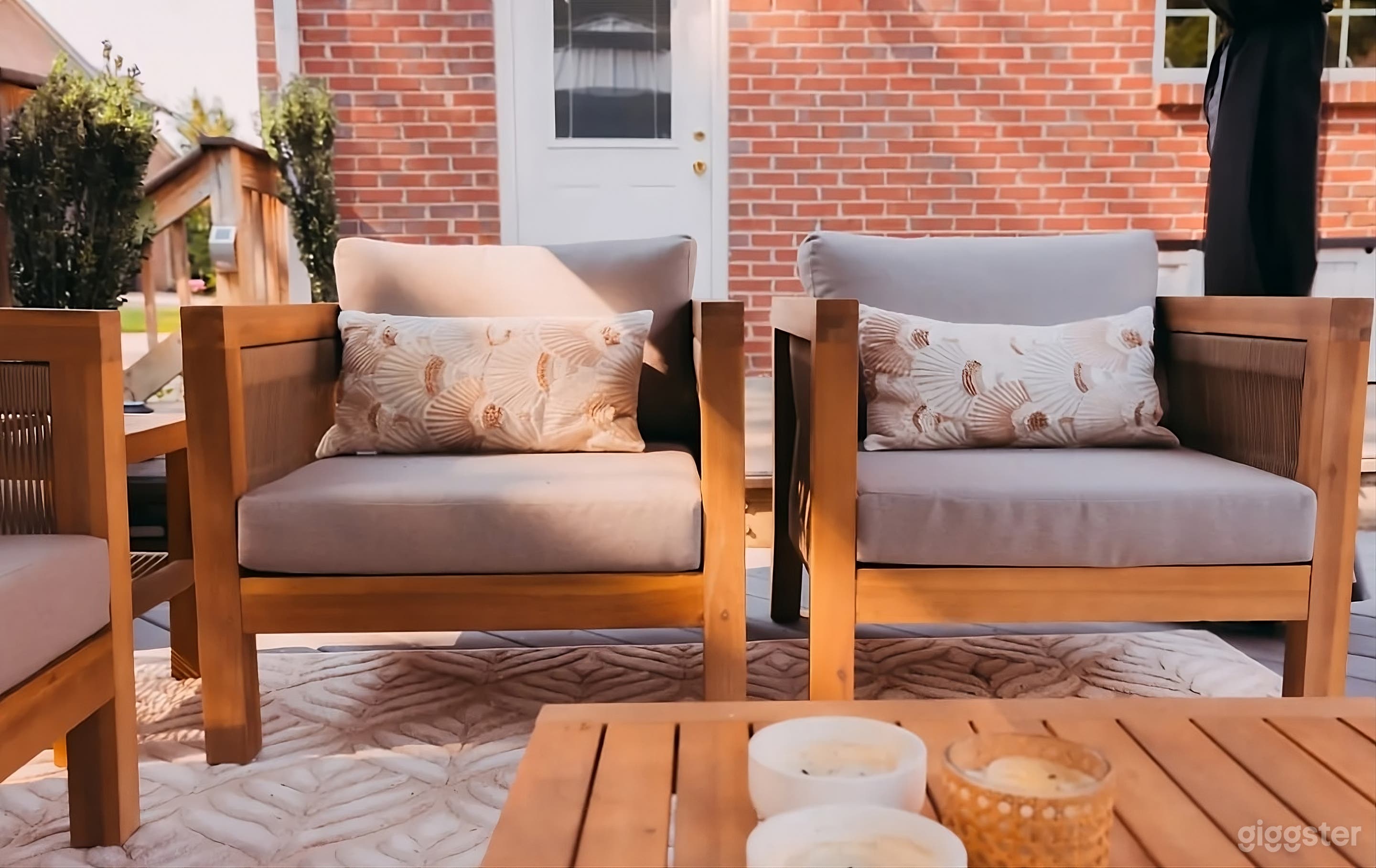 Relaxing and Versatile Backyard Photo 4