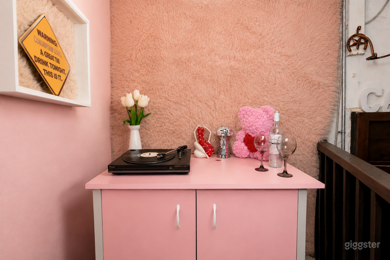  Versatile Creative Studio 