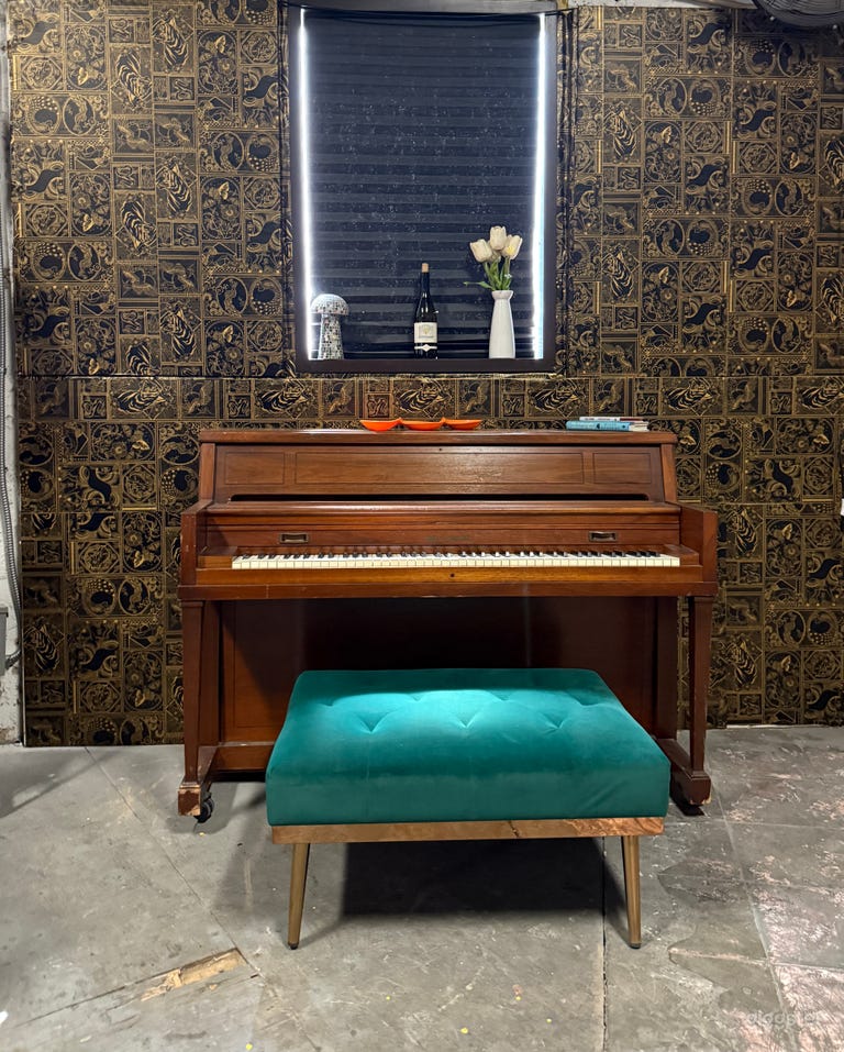  Versatile Creative Studio 