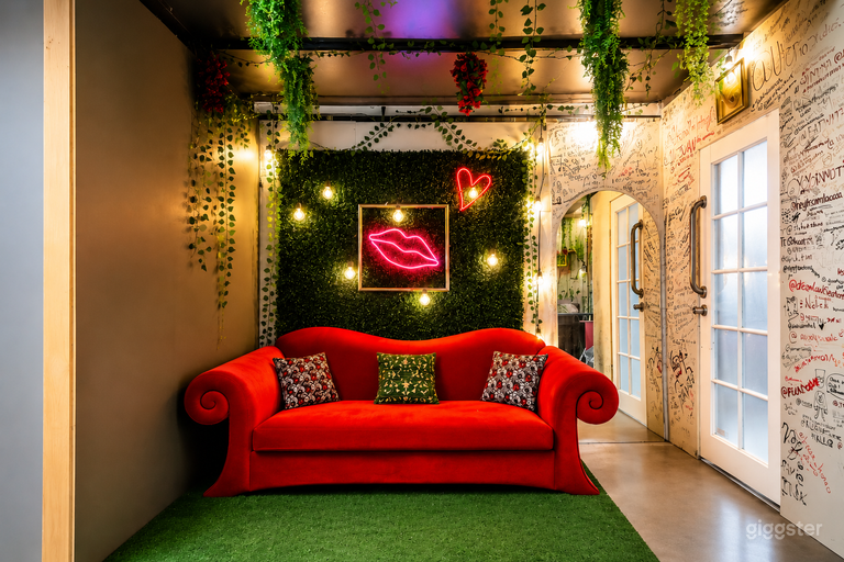  Versatile Creative Studio 