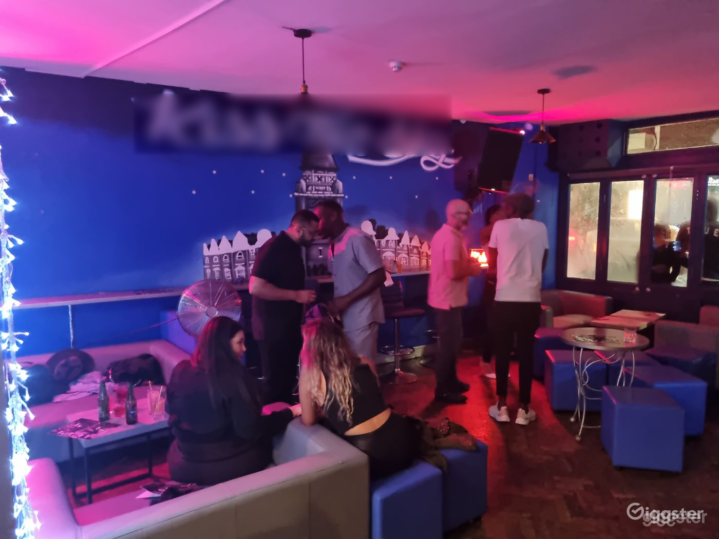 Kiss The Sky Photo 3