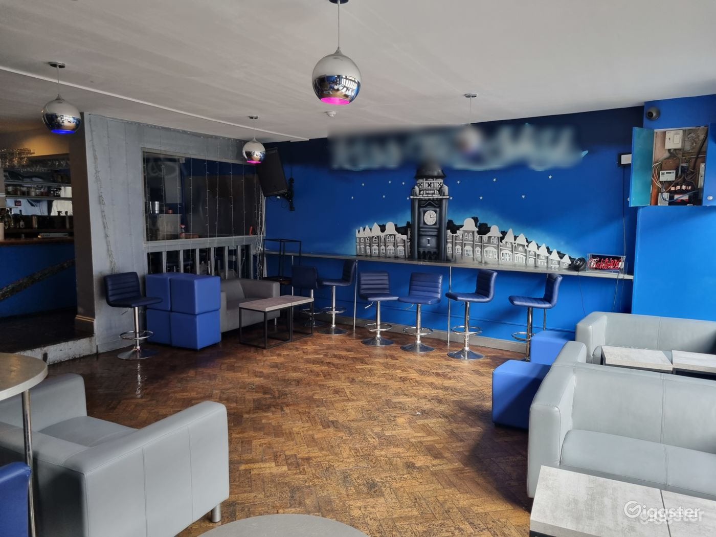 Kiss The Sky Photo 2