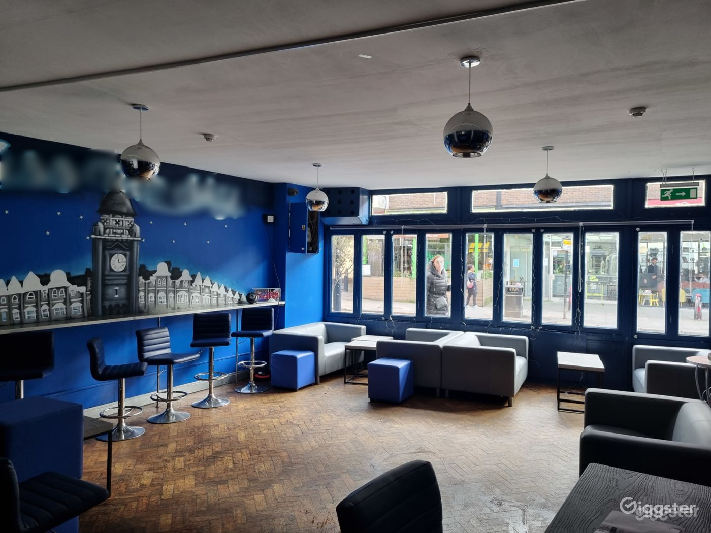 Kiss The Sky Photo 4