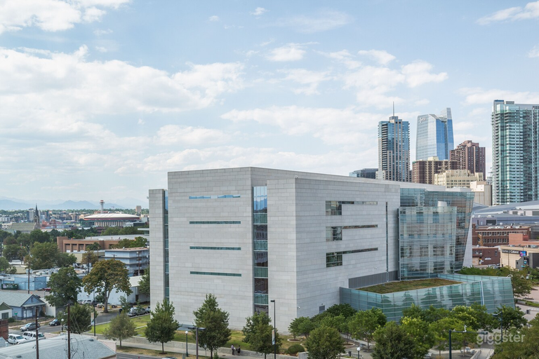  Rooftop Patio: Sky-High Views and Elevated Vibes 