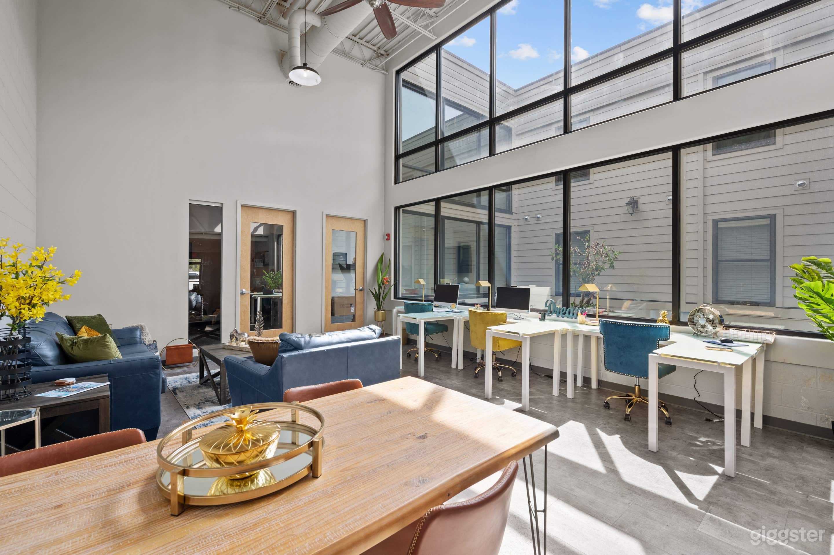 Luxury Photo/Video Home/Office w/Gourmet Kitchn Photo 2