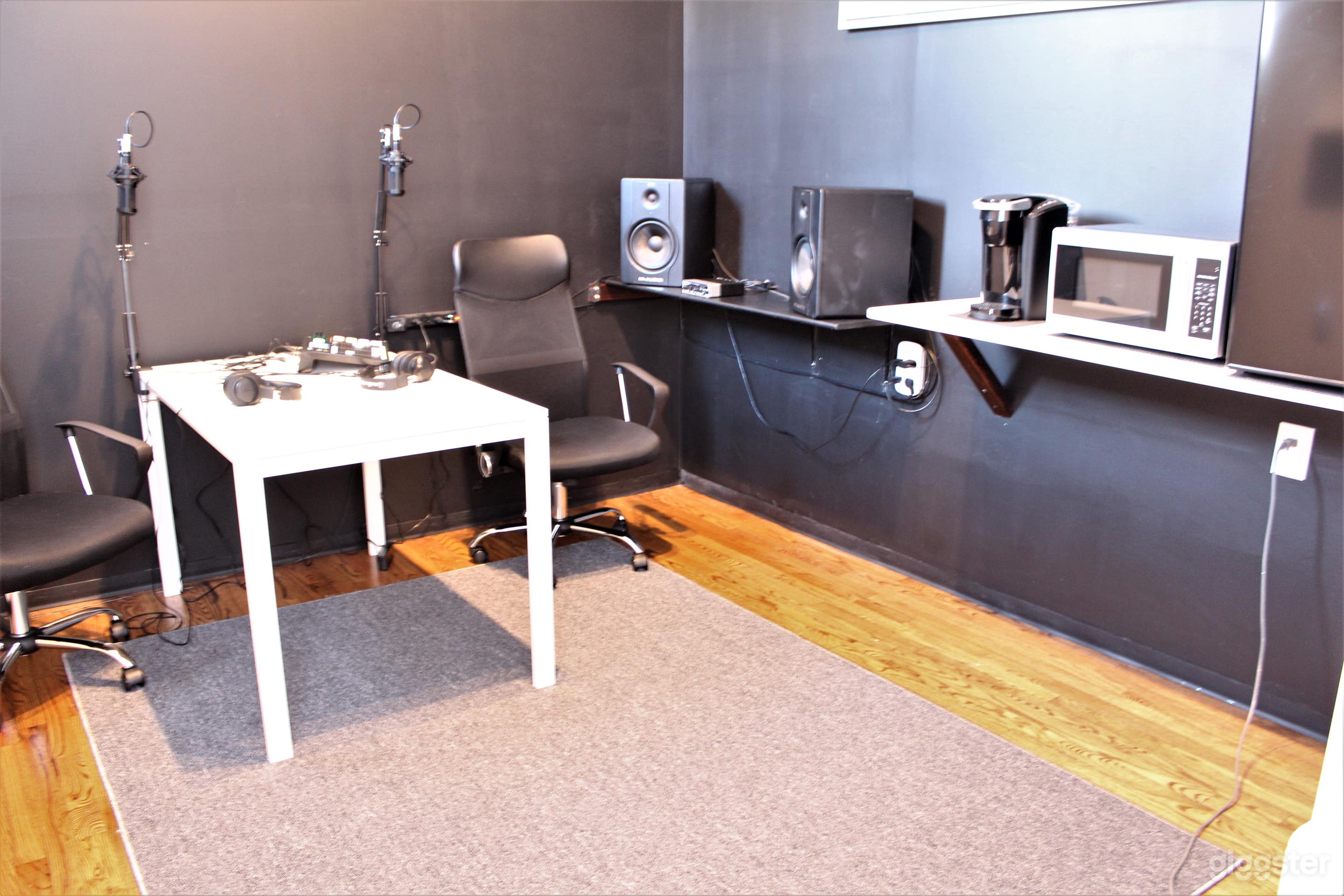 Podcast Studio Photo 1