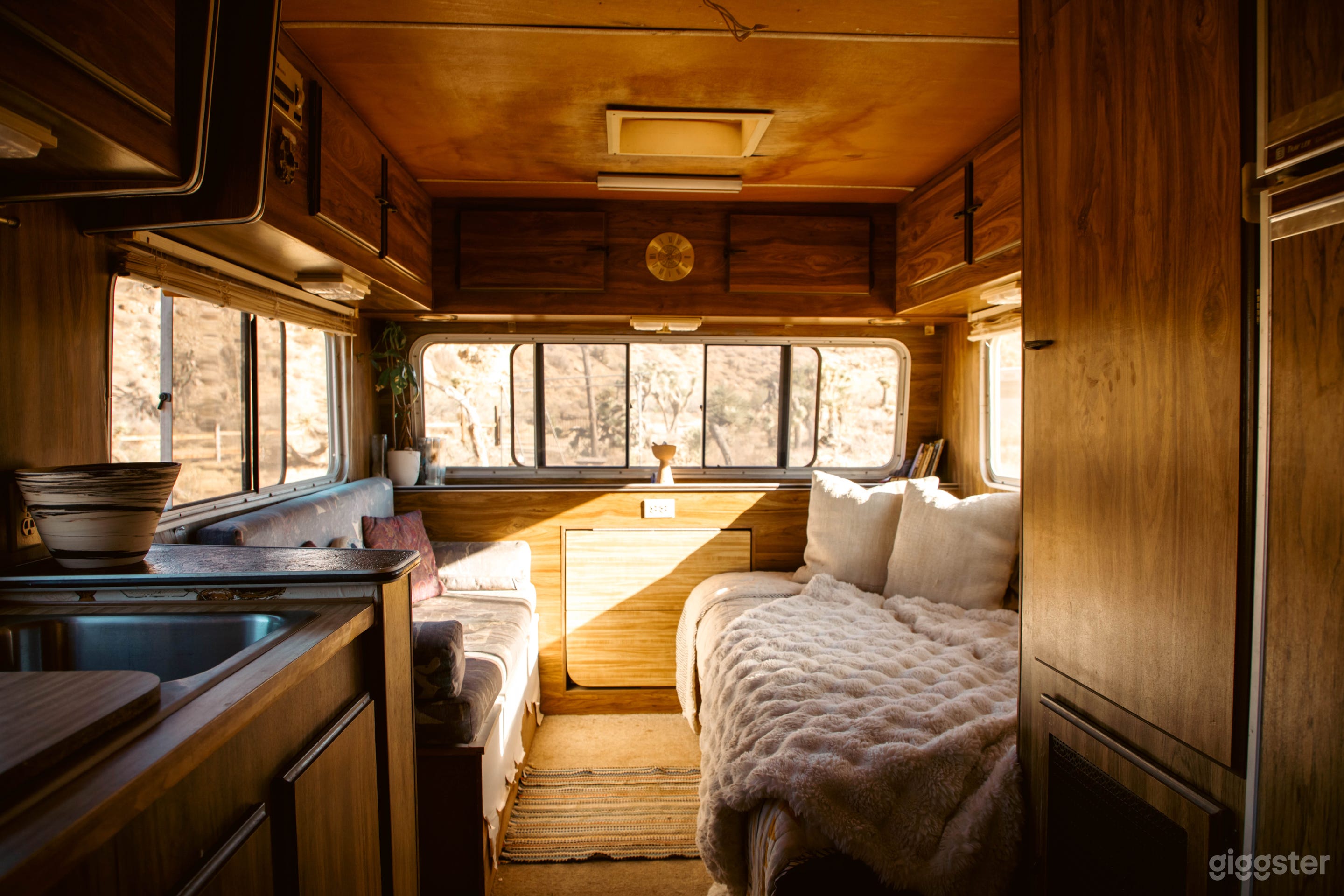 Private Desert Valley with Vintage Trailers & Mountain Photo 4