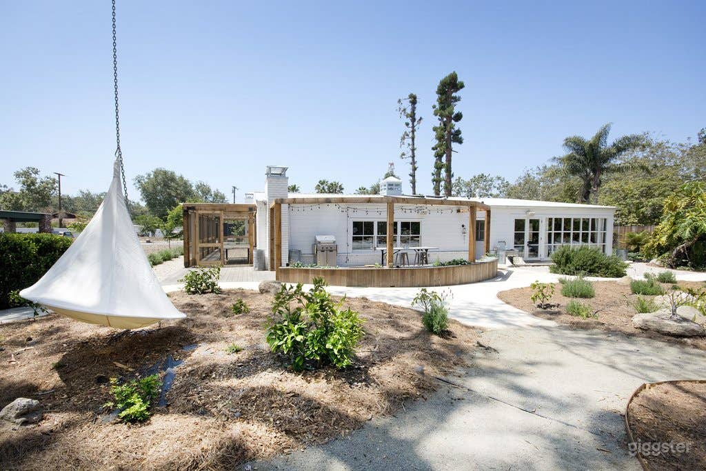 Mid-Century Modern Malibu Ranch Photo 1