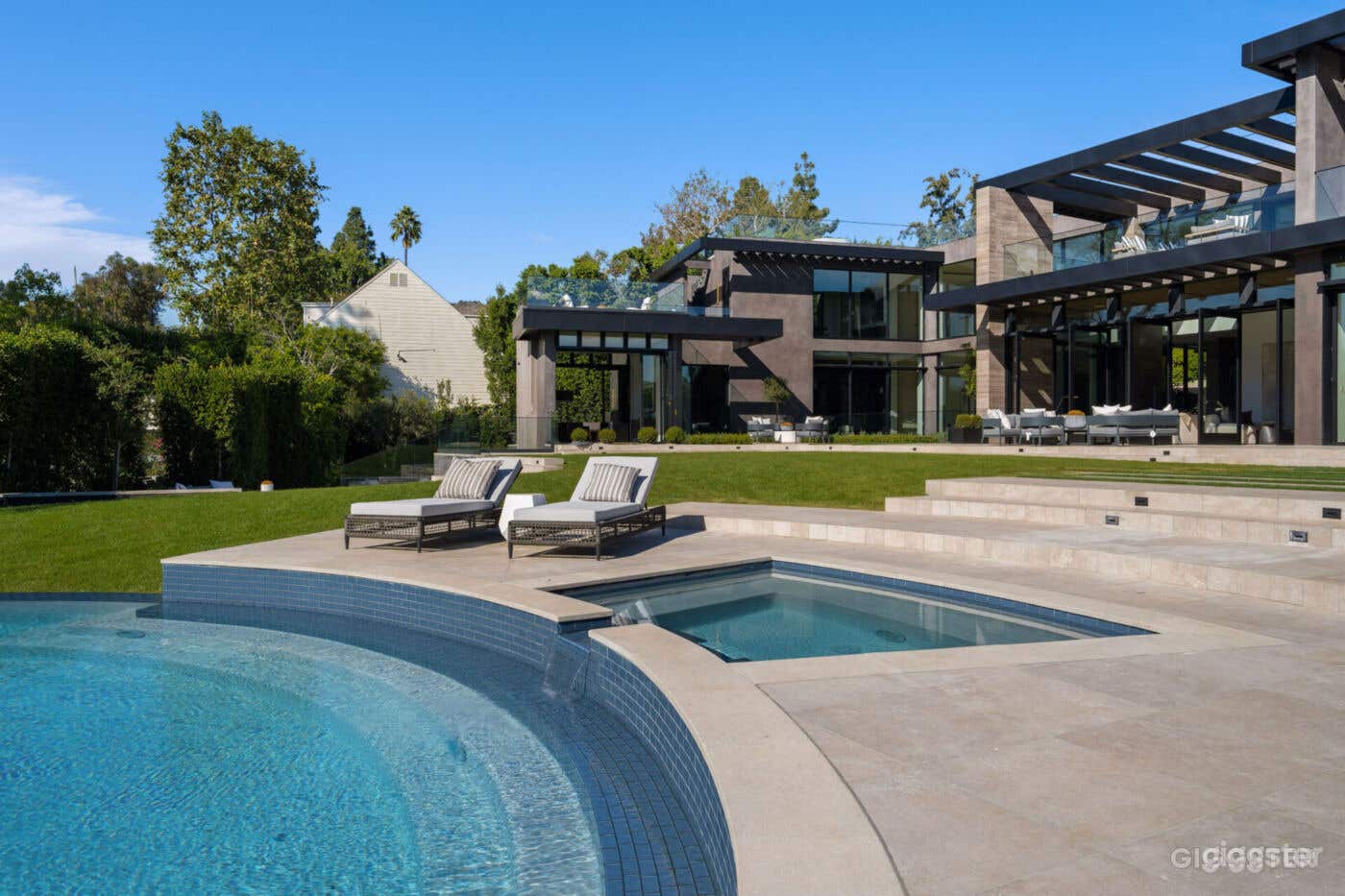 FAIRING VILLA: HOLLYWOODS PREMIER VENUE/POOL Photo 3