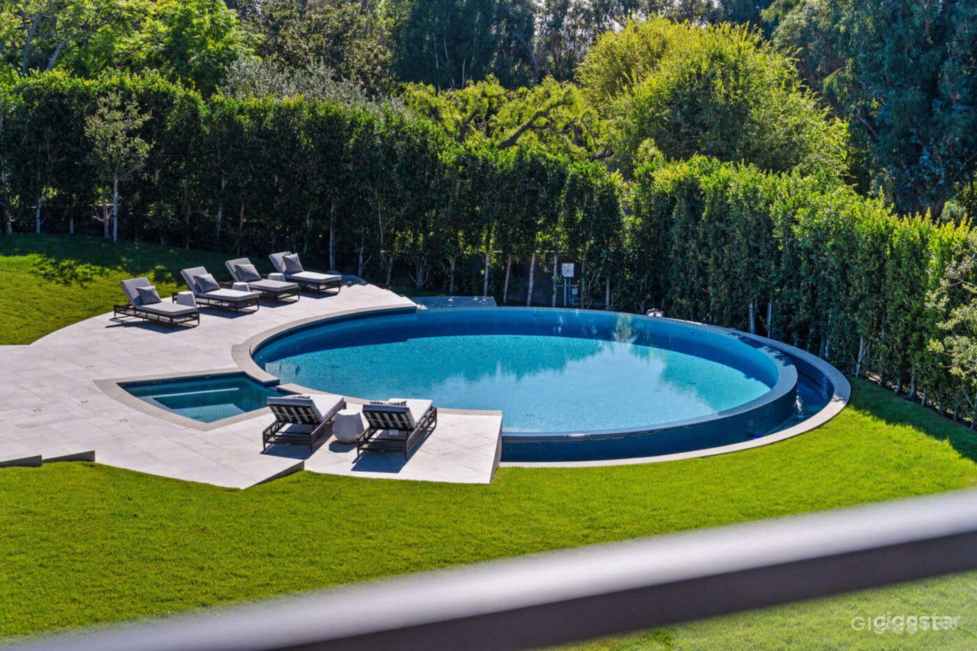 FAIRING VILLA: HOLLYWOODS PREMIER VENUE/POOL Photo 4