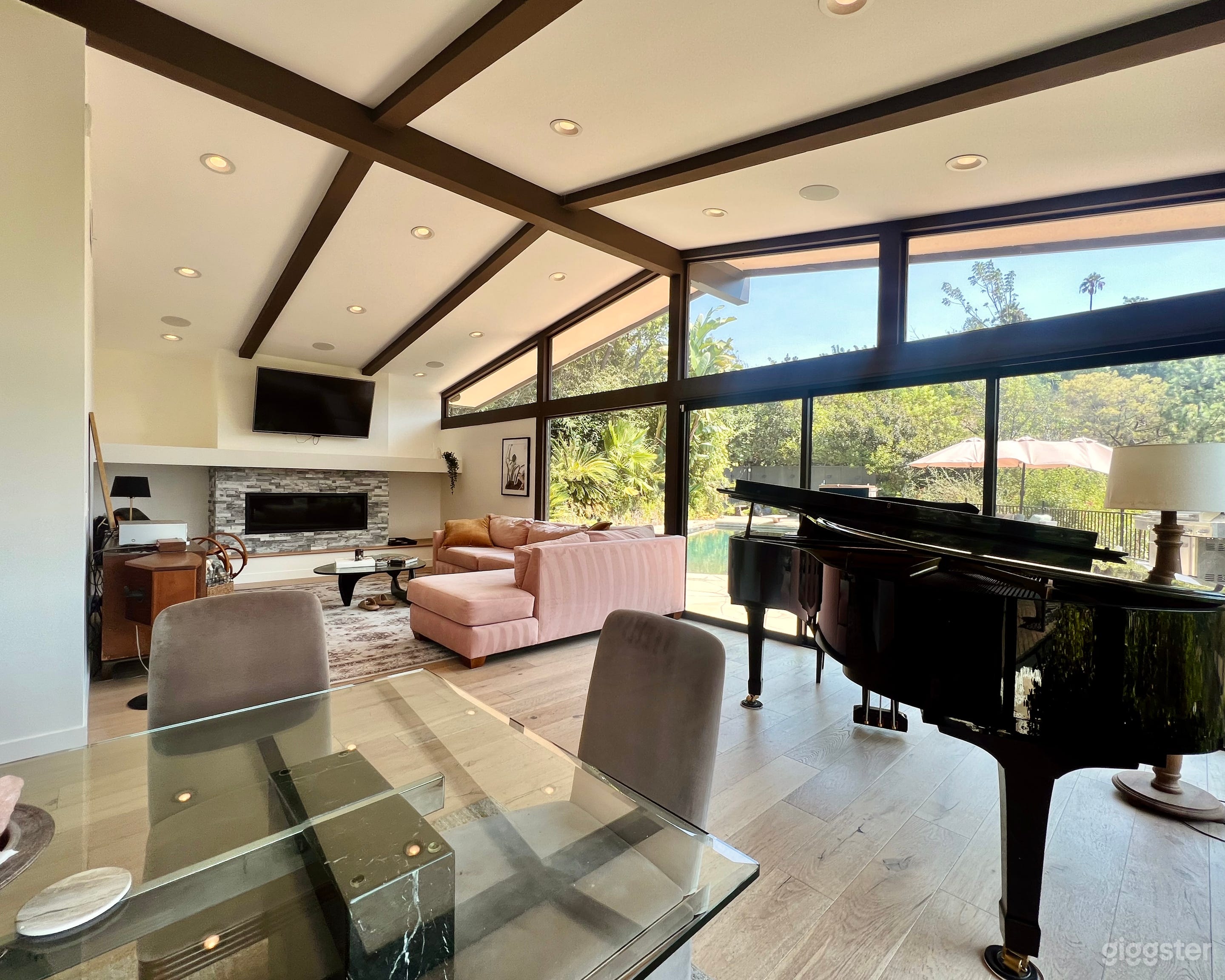 Mid-Century Modern Home in Laurel Canyon  Photo 4