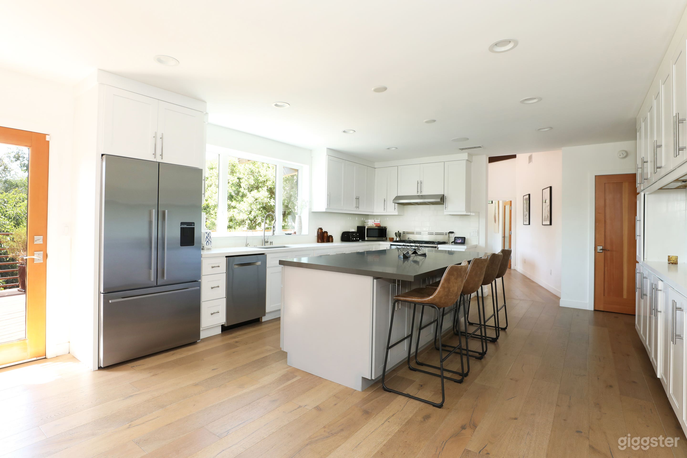 Mid-Century Modern Home in Laurel Canyon  Photo 2