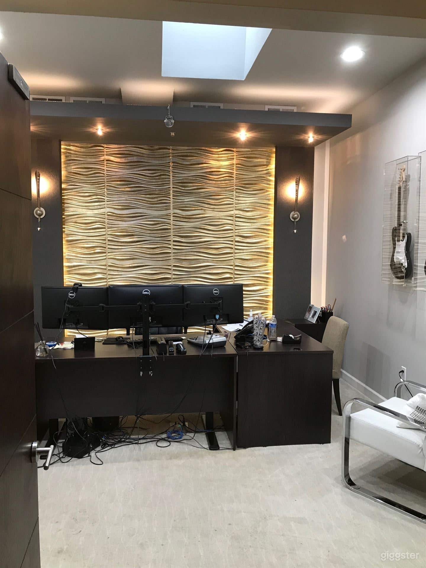 Cozy and Spacious Office in Staten Island Photo 1