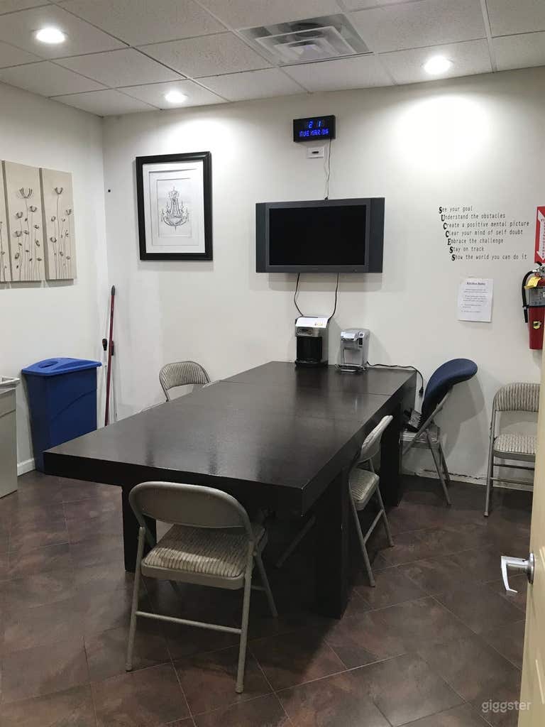  Cozy and Spacious Office in Staten Island 