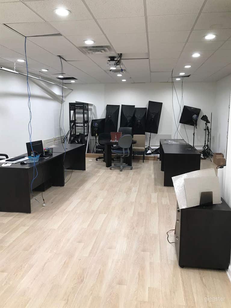  Cozy and Spacious Office in Staten Island 