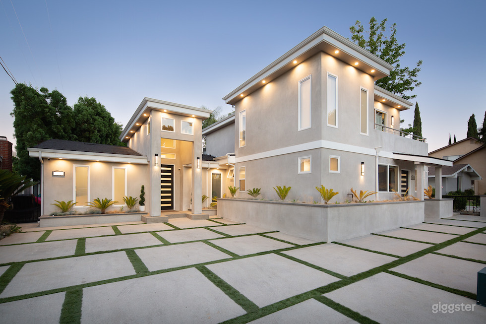 #300 Modern Encino Photo 2