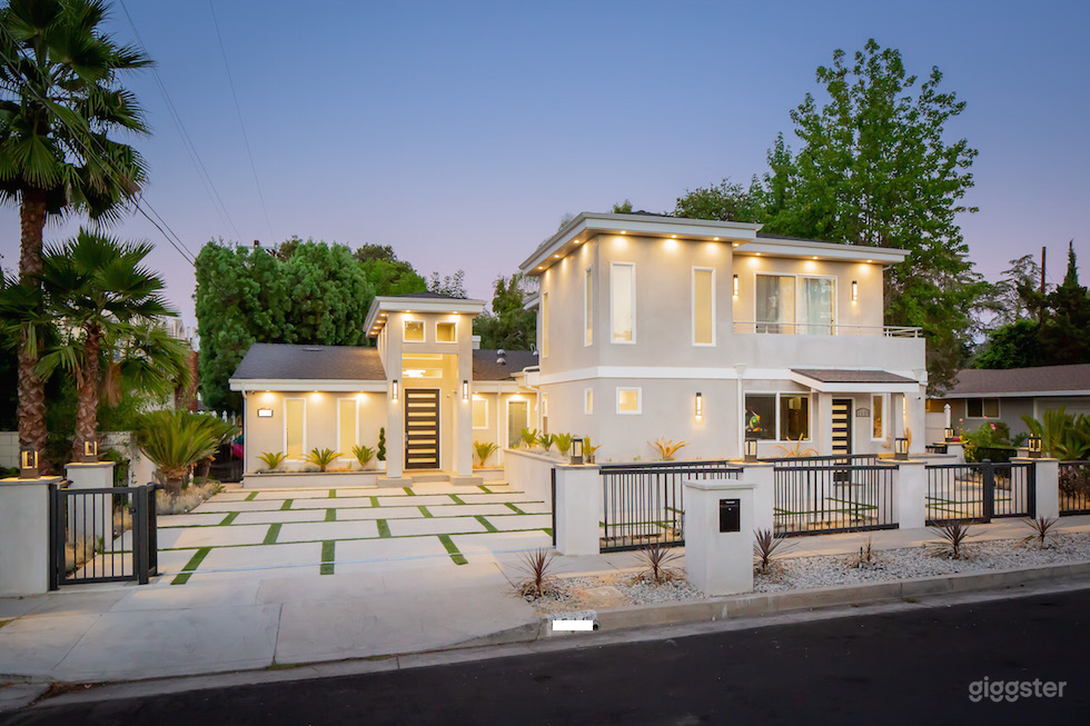 #300 Modern Encino Photo 1