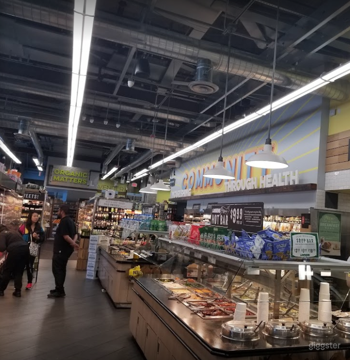 Spacious Health Food Store Perfect for Photoshoots and Productions in La Brea – Los Angeles Photo 3