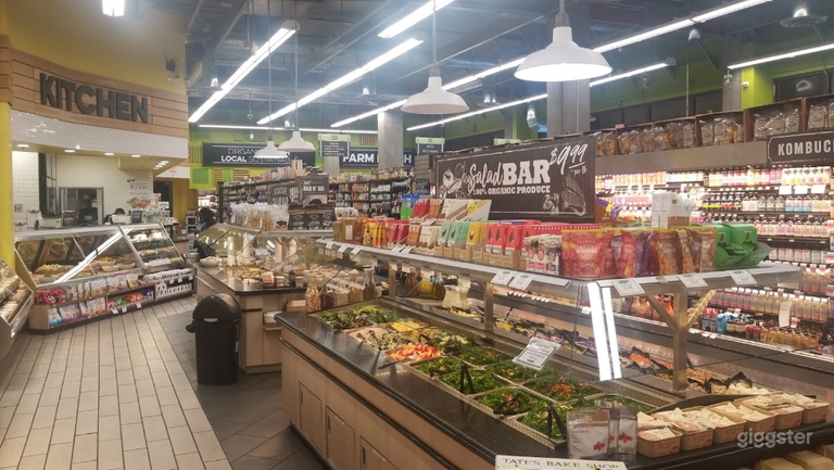  Spacious Health Food Store Perfect for Photoshoots and Productions in La Brea – Los Angeles 