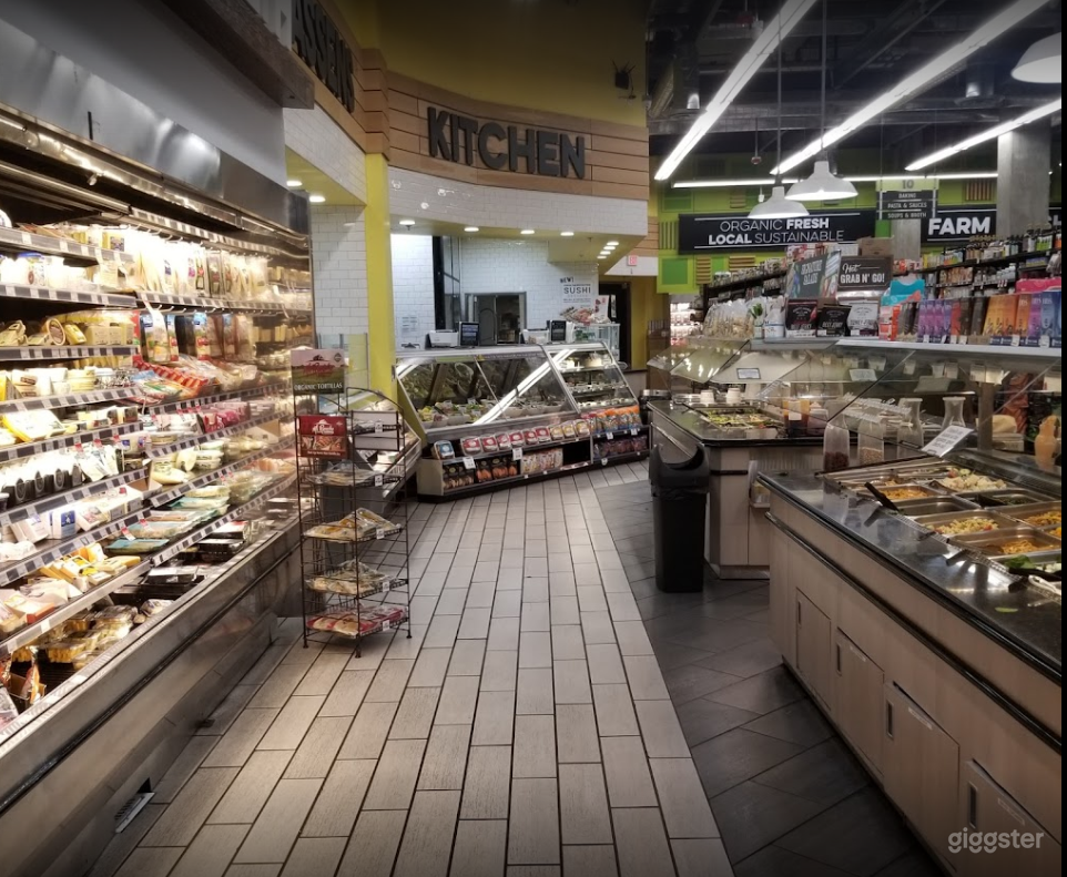 Spacious Health Food Store Perfect for Photoshoots and Productions in La Brea – Los Angeles Photo 4