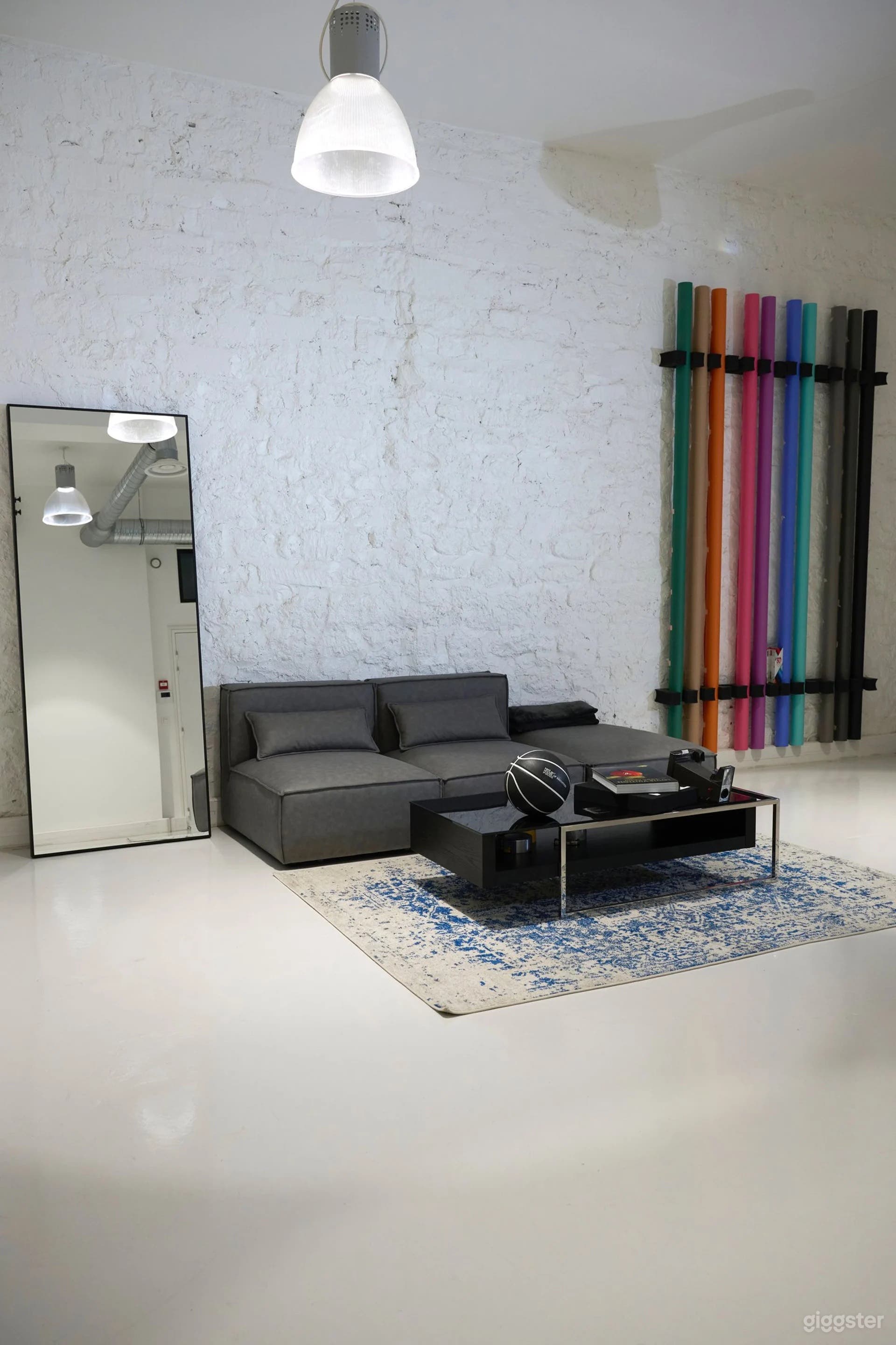Photo de Studio photo de 90 m2 situé à deux pas de la Porte de Cligna 1